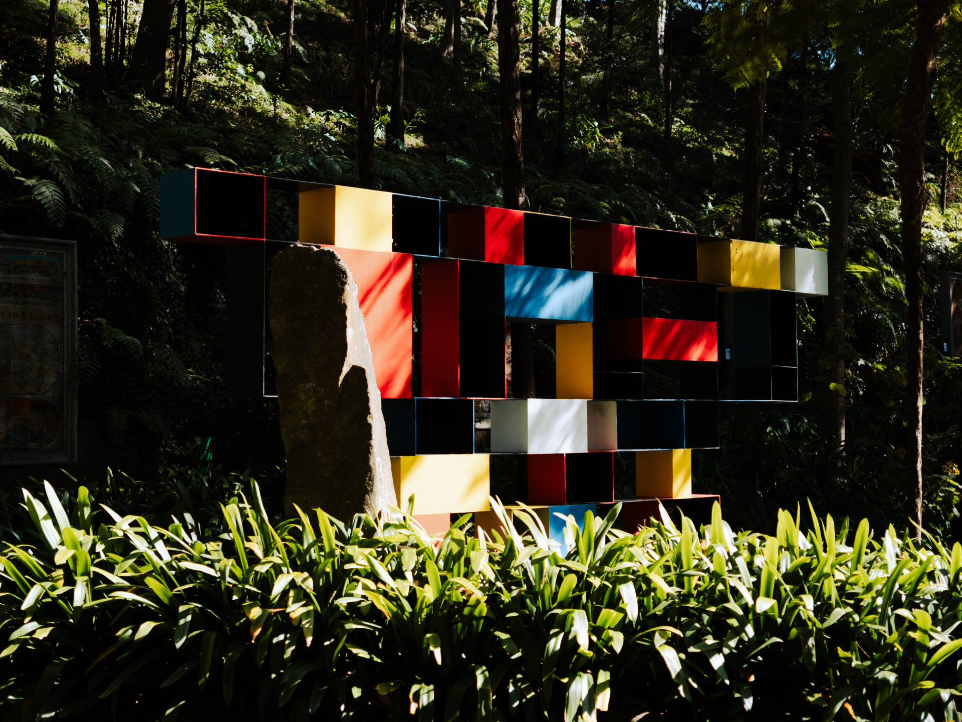 Geometrische Skulptur im Monte Palace Tropengarten