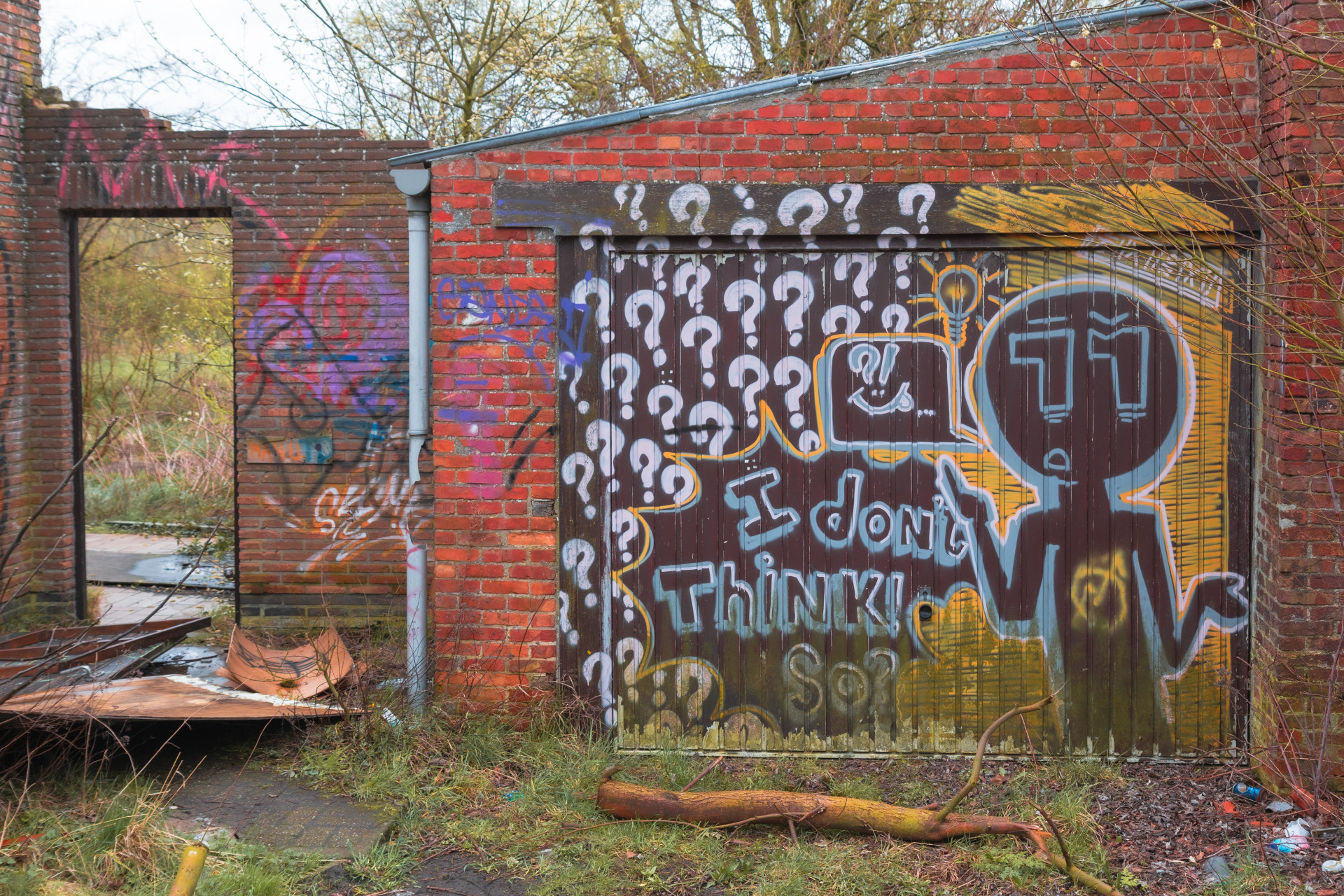 Graffiti auf verlassener Doel-Struktur