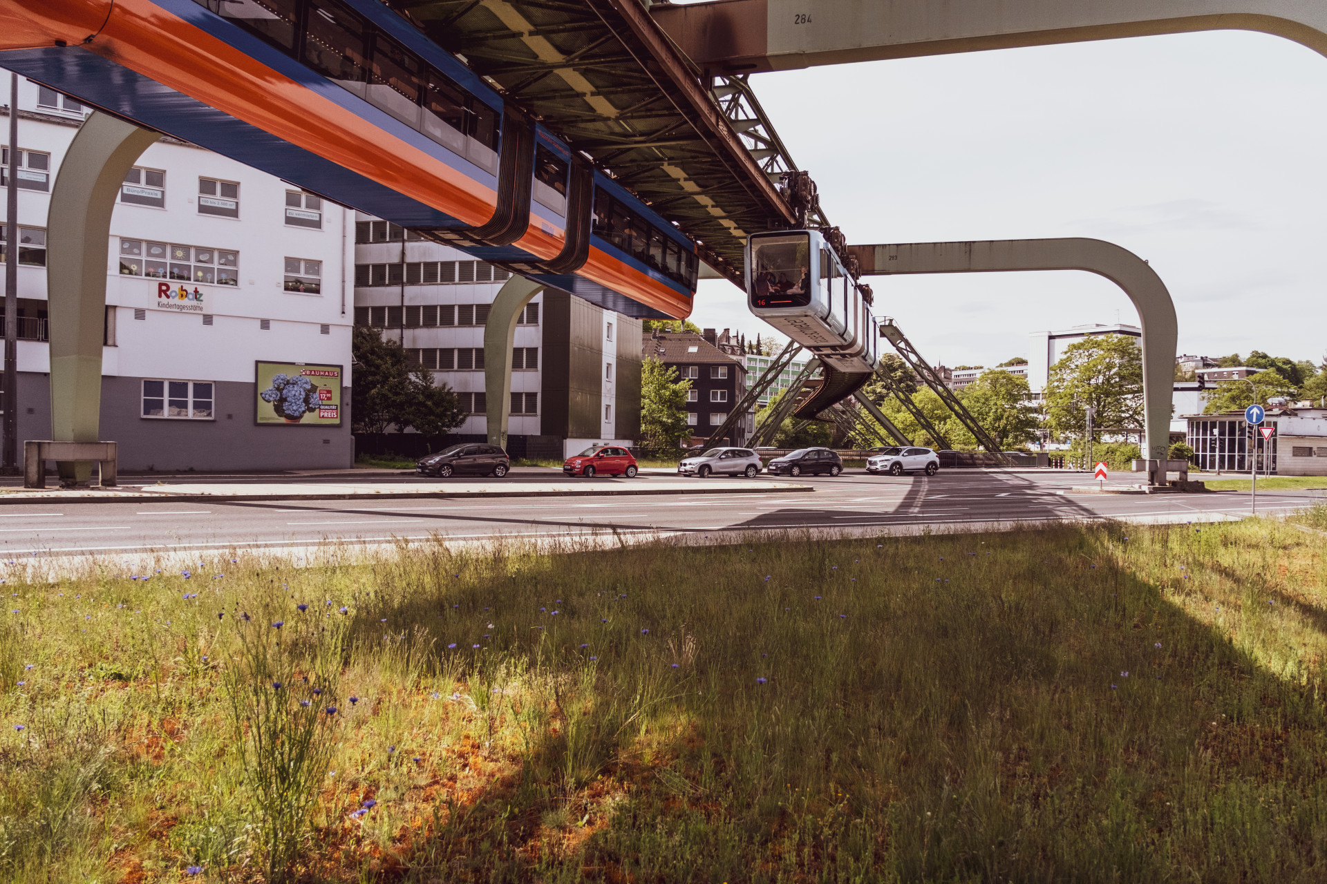 Wuppertal Suspension Railway (Schwebebahn) in Action