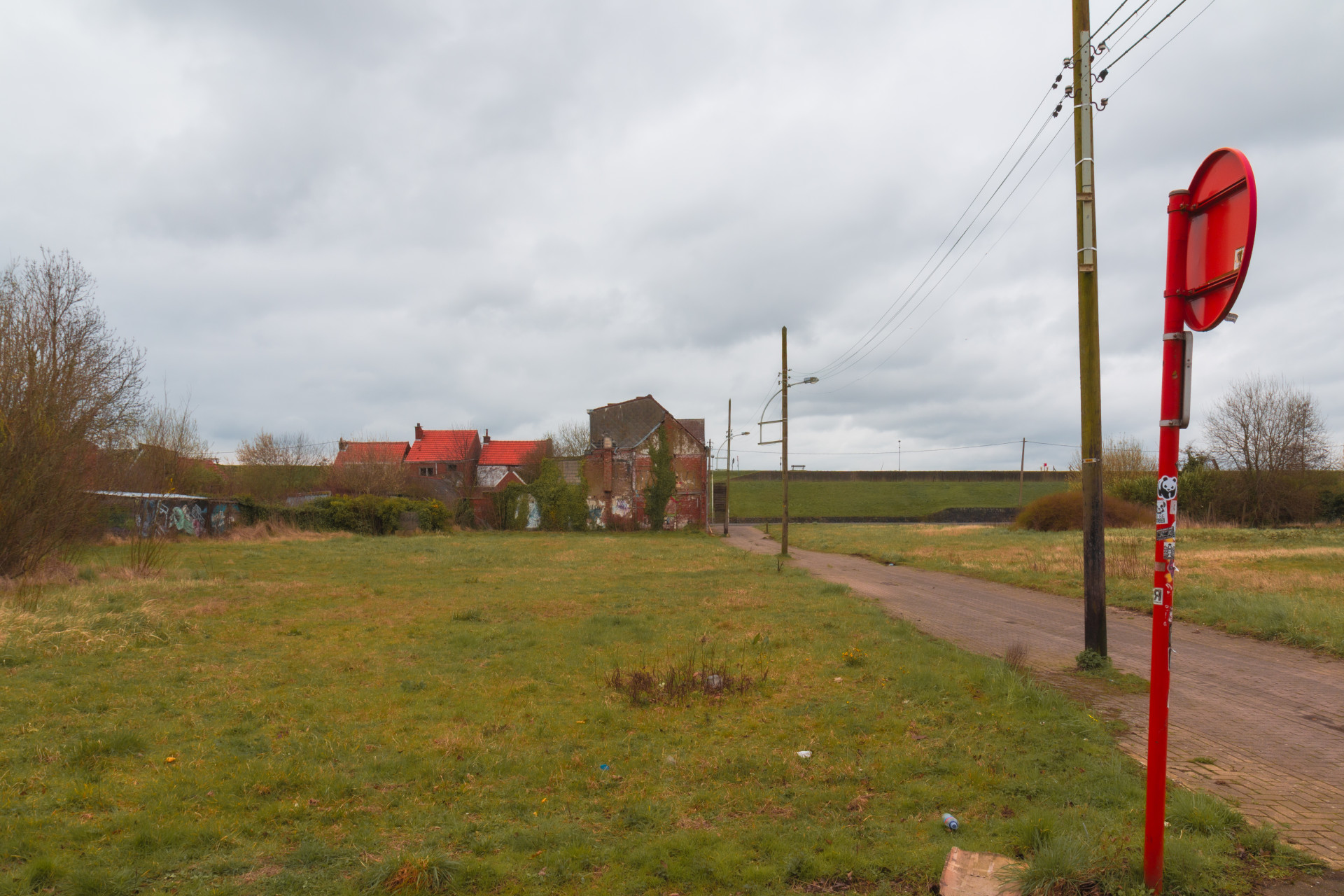 Verlassener Pfad in Doel