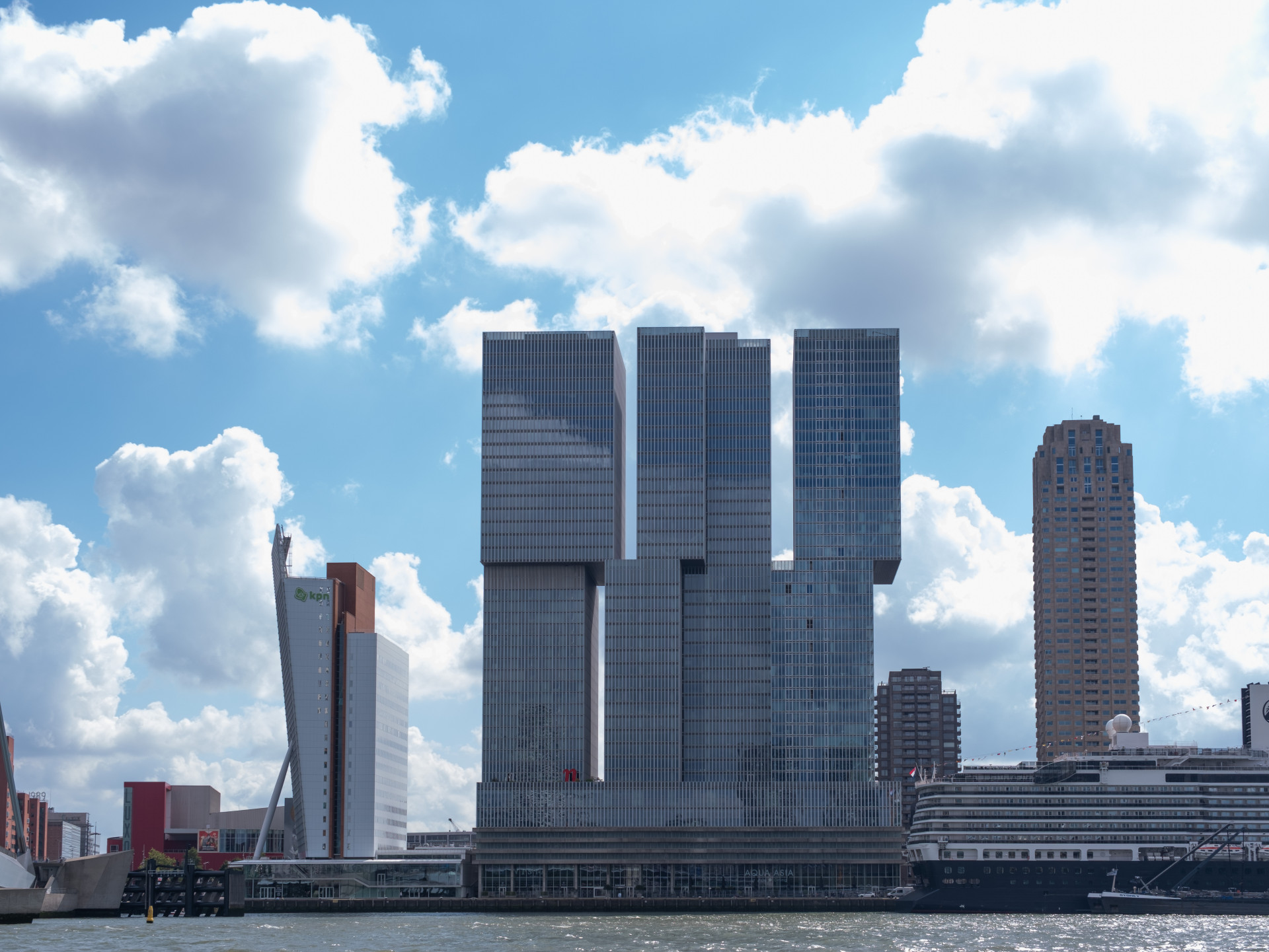 Skyline en moderne architectuur in Rotterdam