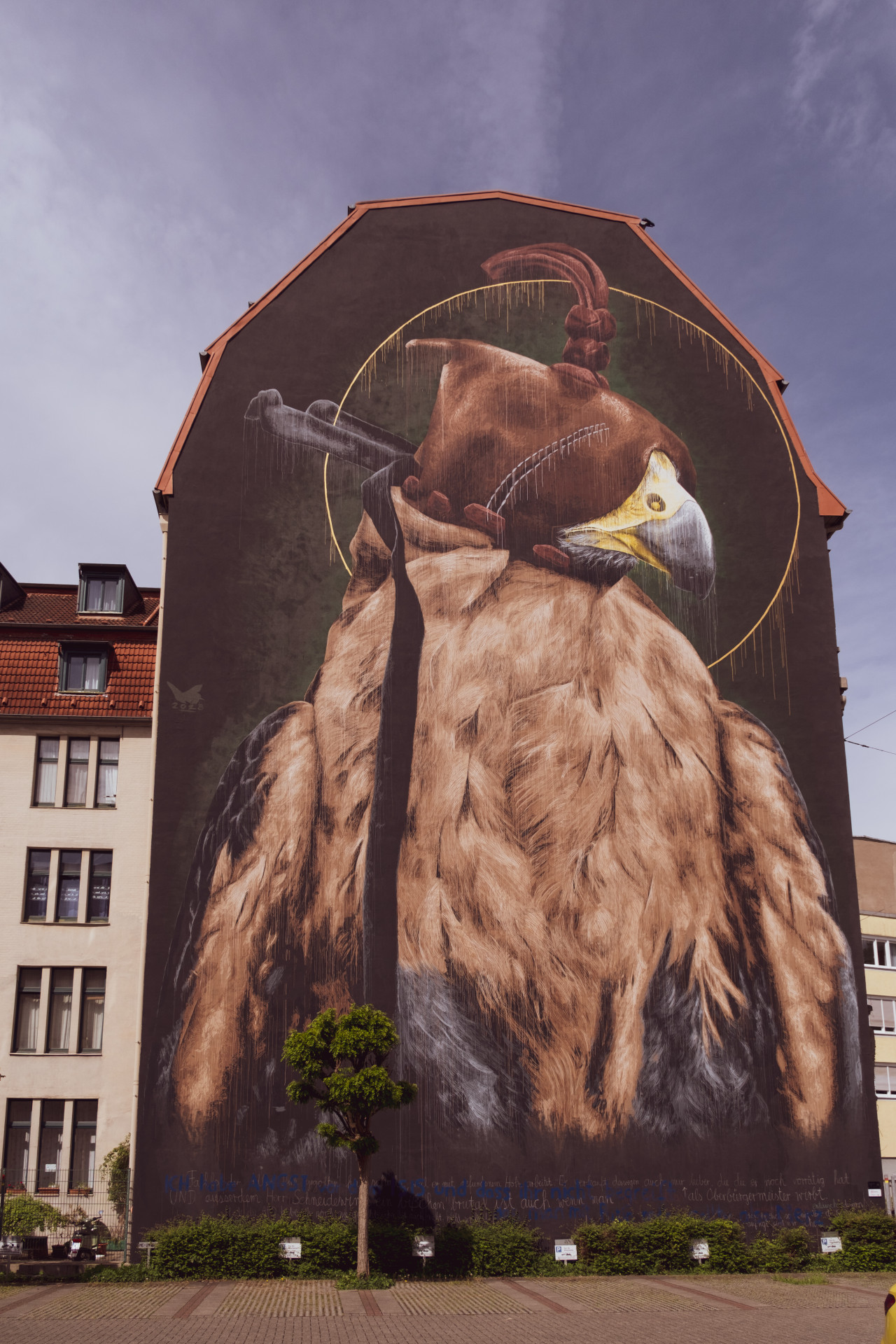 Wuppertal Muurschildering: Gestileerde Roofvogel met Gouden Aureool