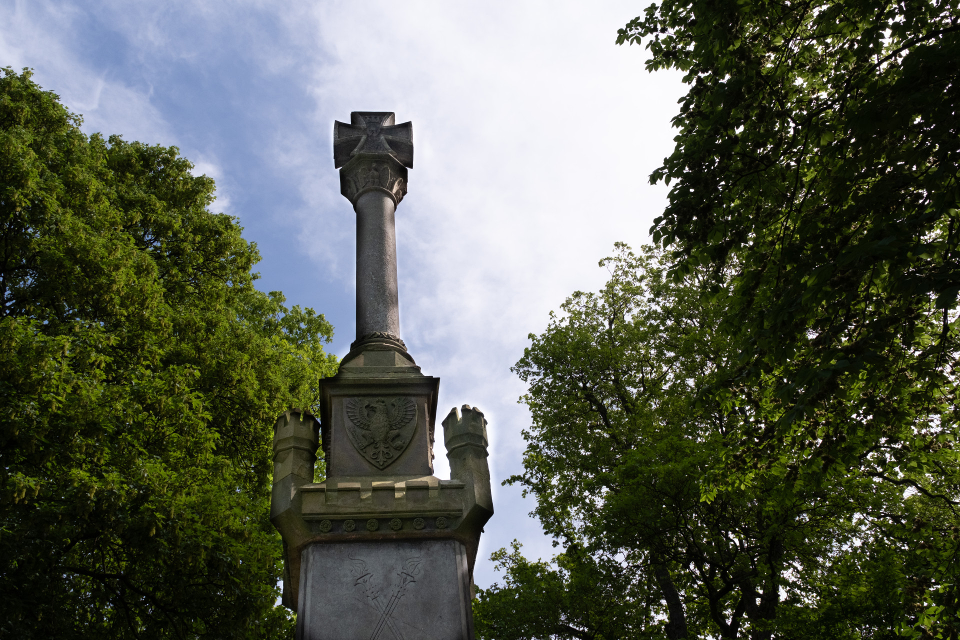 Kaiser-Wilhelm-Denkmal (Wuppertal) & Sycamore Maple