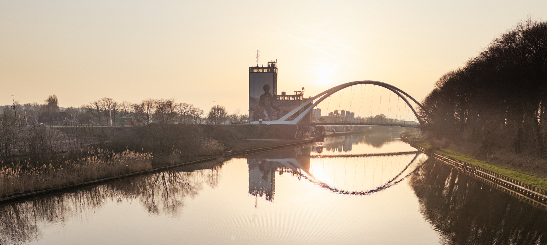 Twentekanaal Sunset: Nettelhorsterbrug & Silo Art