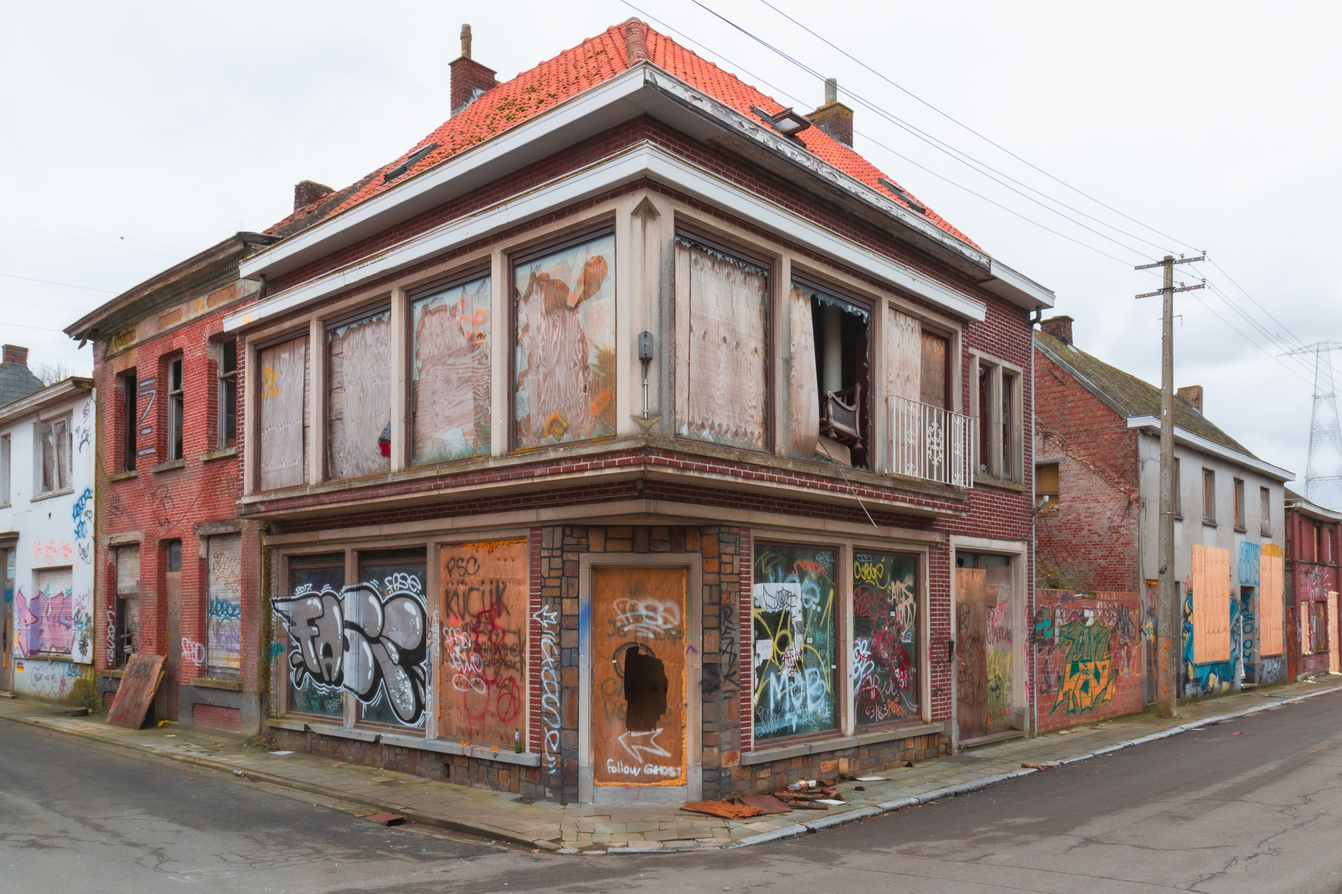 Vibrant Graffiti on Abandoned Corner Building