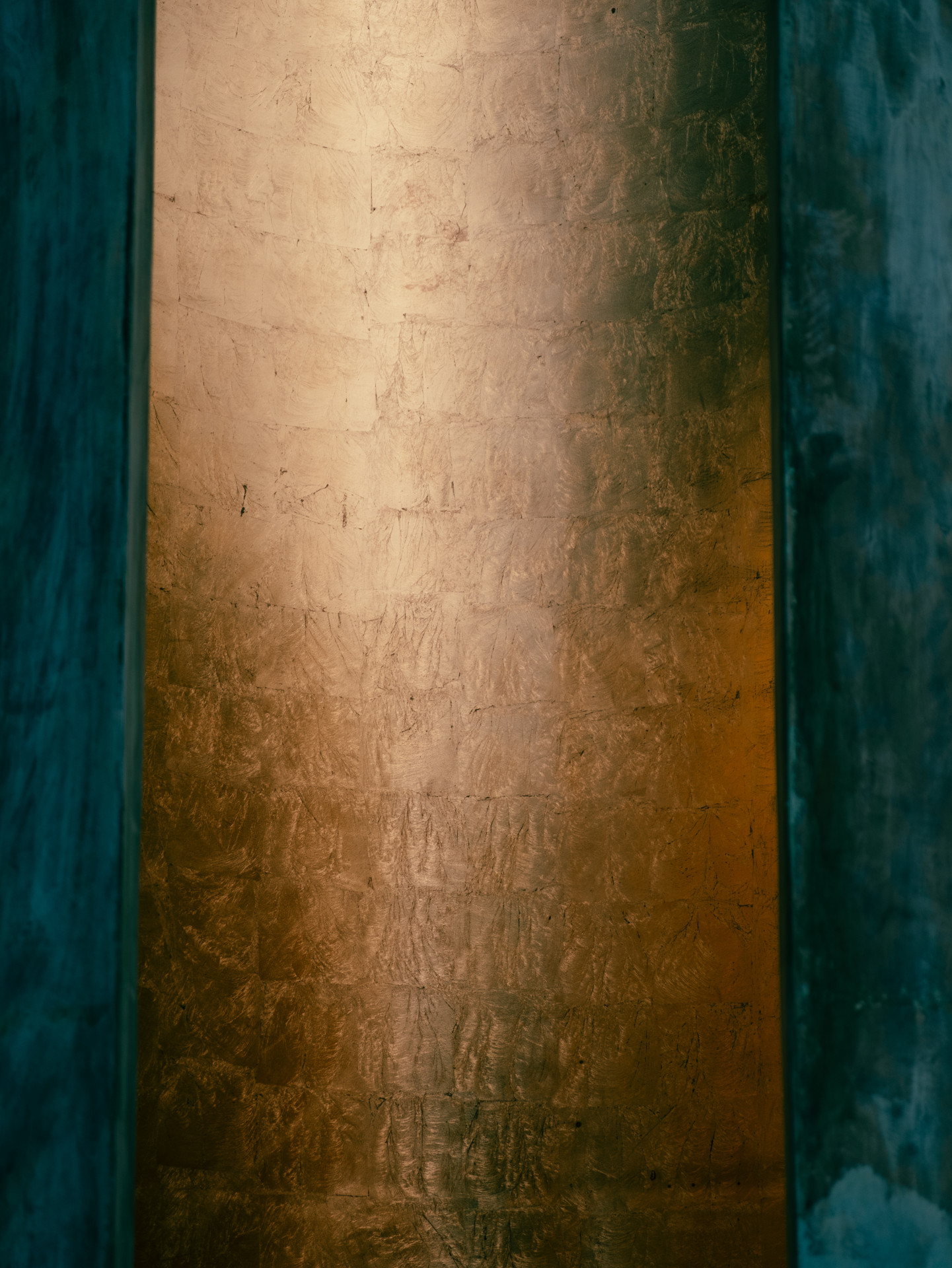 Textured Gold Leaf Detail, Design Centre Nini Andrade Silva